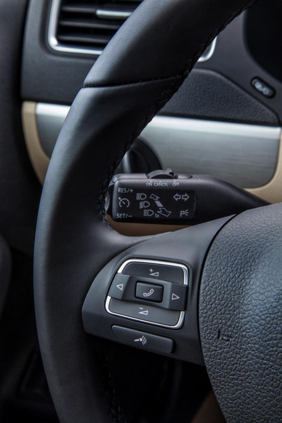  Volkswagen Jetta Hybrid 2012 года  (фото 48 из 133)